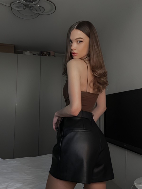 Лаура привлекательная девушка из Ефремова цена от 1500 руб