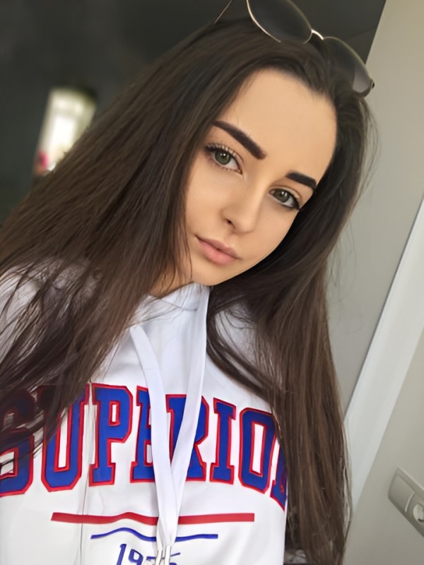 Рената привлекательная девушка из Ефремова цена от 1500 руб