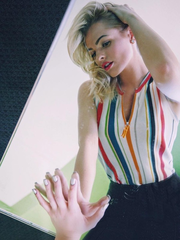 Надя привлекательная девушка из Ефремова цена от 3000 руб