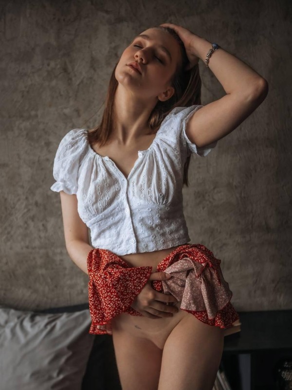 Аленочка привлекательная девушка из Ефремова цена от 8000 руб